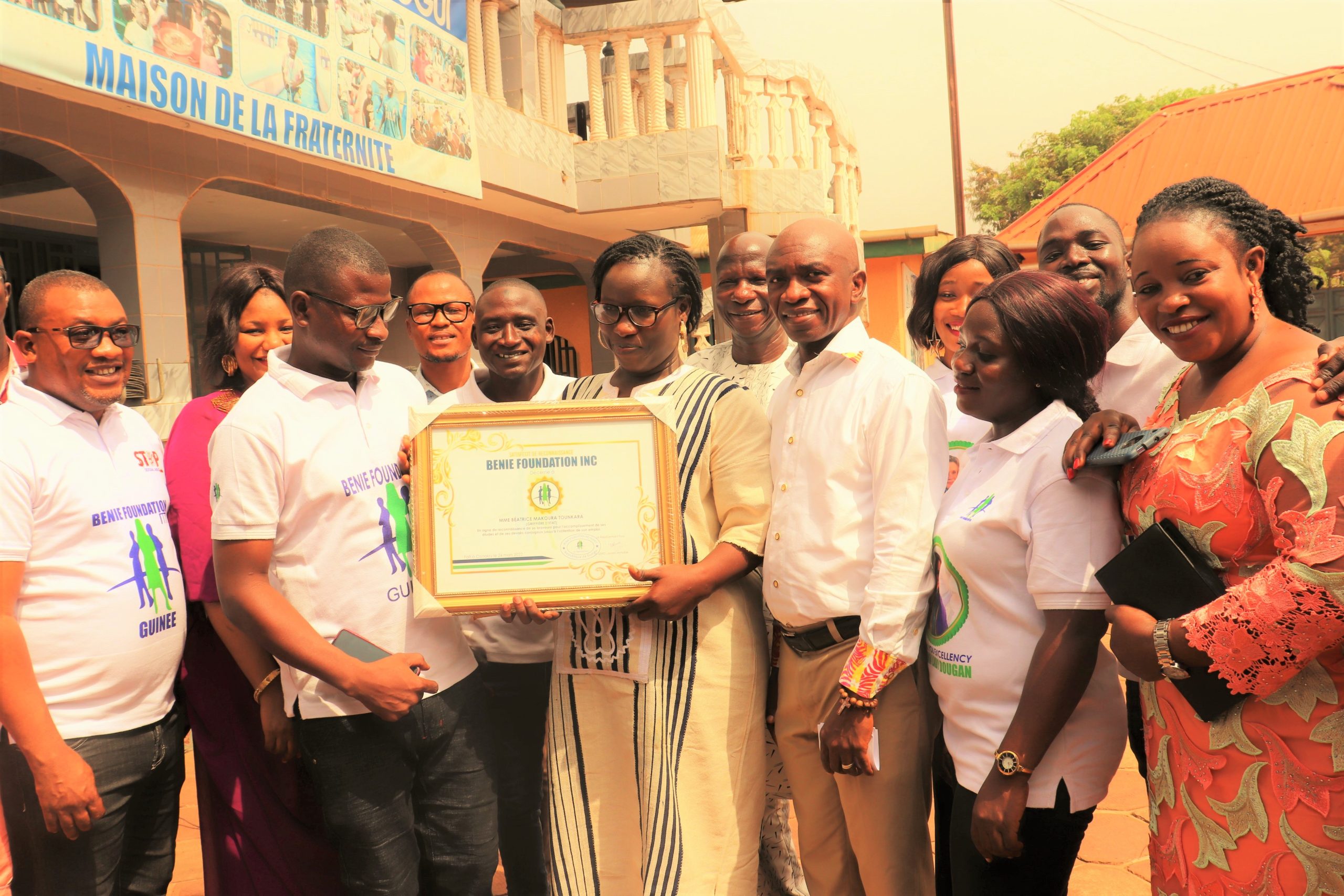 Guinée/Promotion de la femme : Bénie Fondation offre une enveloppe de 2 millions GNF et un satisfécit à Mme Béatrice Makoura TOUNKARA
