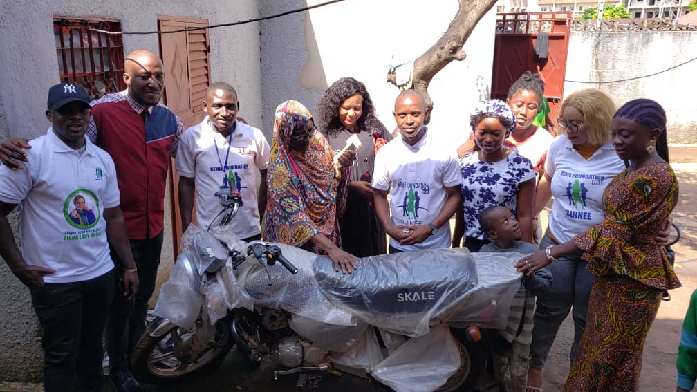 Guinée/humanitaire : l’ONG Benie Foundation INC, offre des motos aux orphelinats