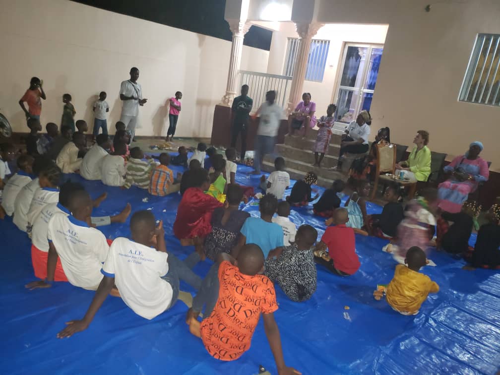 Nuit des contes : Bénie Fondation partage la joie avec les enfants venus de plusieurs orphelinats de Conakry